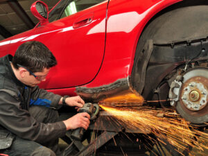 Mechanic fixing Auto body shop in brampton 
